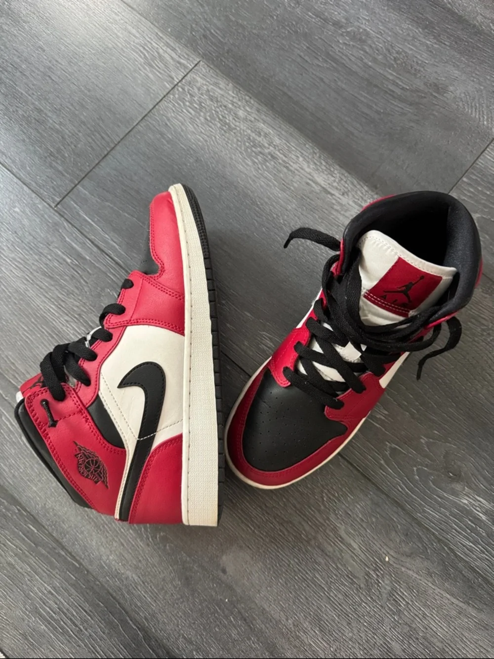 Air Jordan 1 Mid 